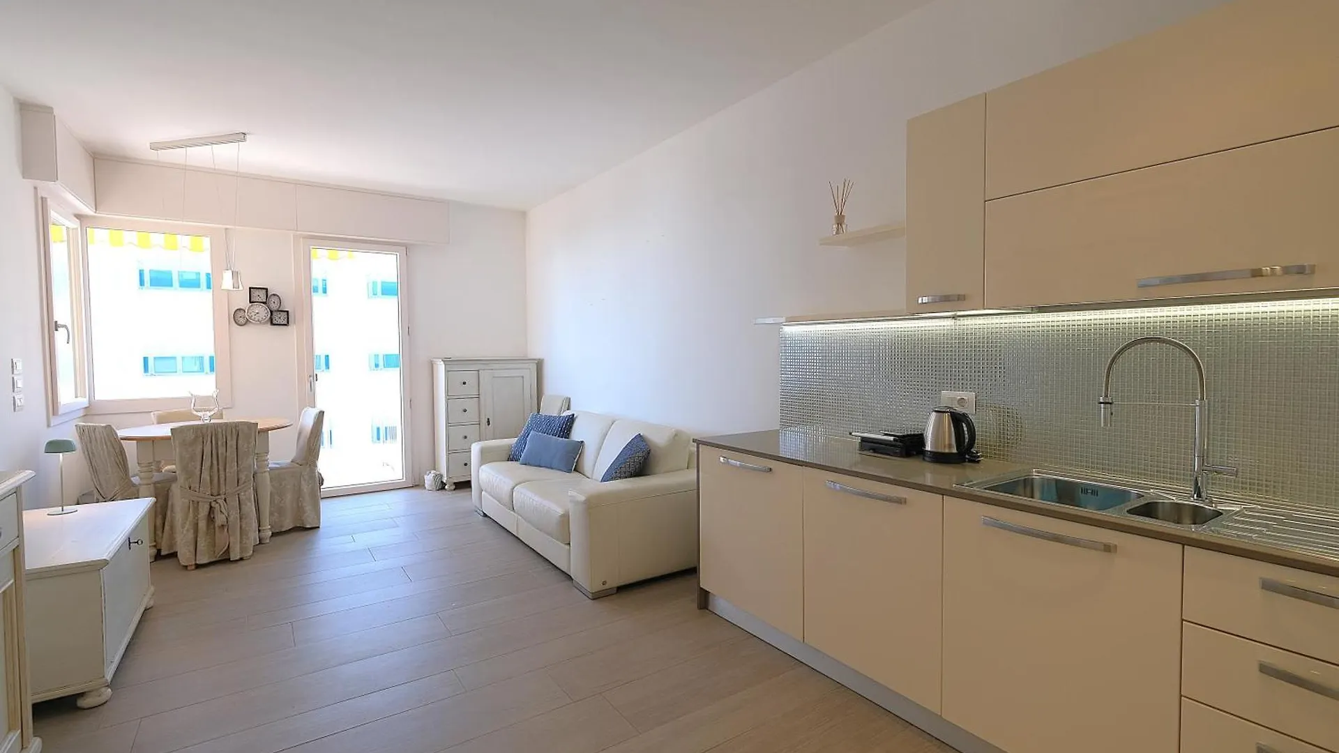 Appartamento Panfilo Residence Con Piscina Fronte Mare Lido di Jesolo