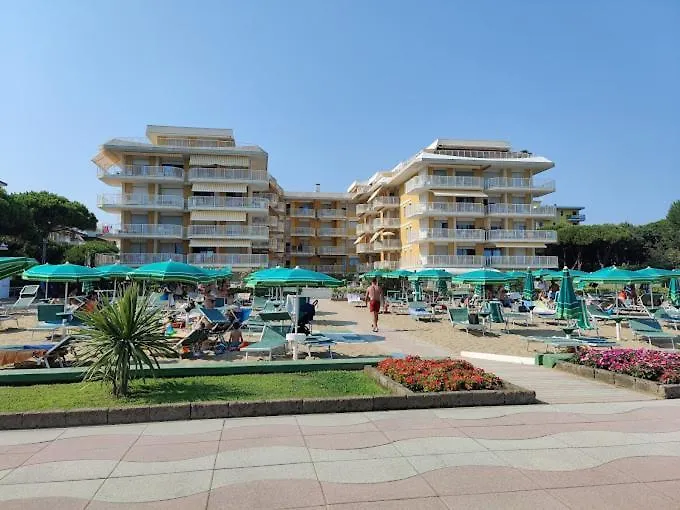 Appartamento Panfilo Residence Con Piscina Fronte Mare Lido di Jesolo